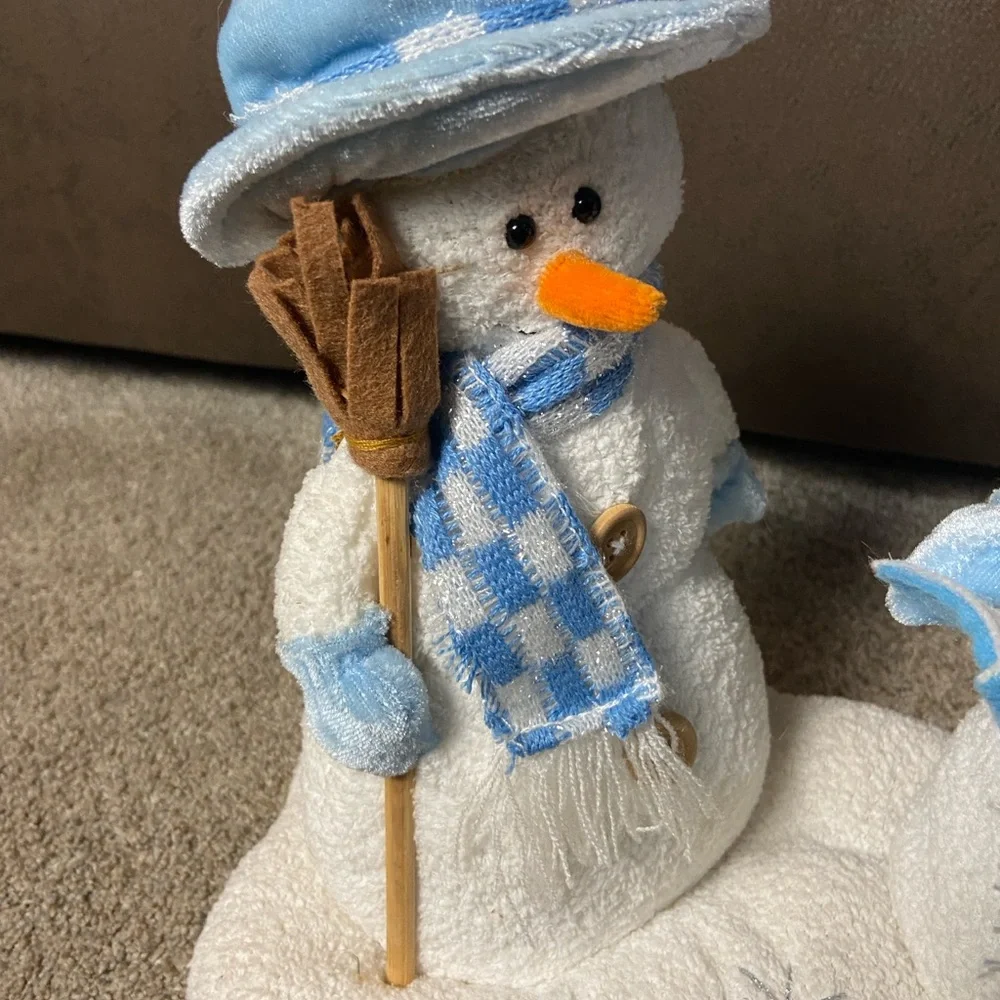 Pan Asian Creations Caroling Snow Couple Snowman w/ Blue Accents *Does NOT Work*